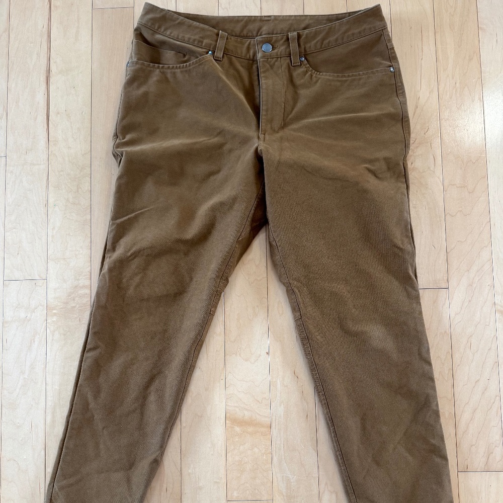 Lululemon Utilitech Straight Fit Pants